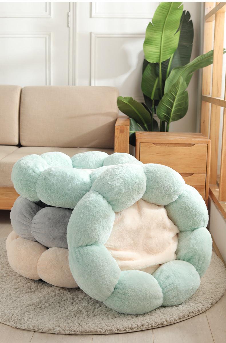 Floral Haven Pet Bed - Luxurious Flower-Shaped Bed For Dogs.