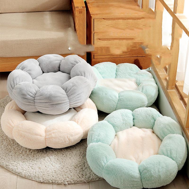 Floral Haven Pet Bed - Luxurious Flower-Shaped Bed For Dogs.