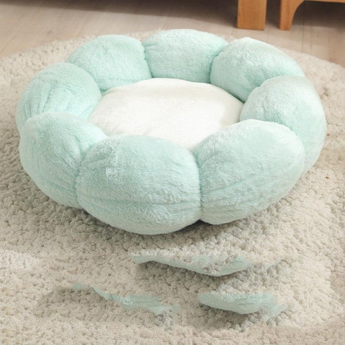 Floral Haven Pet Bed - Luxurious Flower-Shaped Bed For Dogs.
