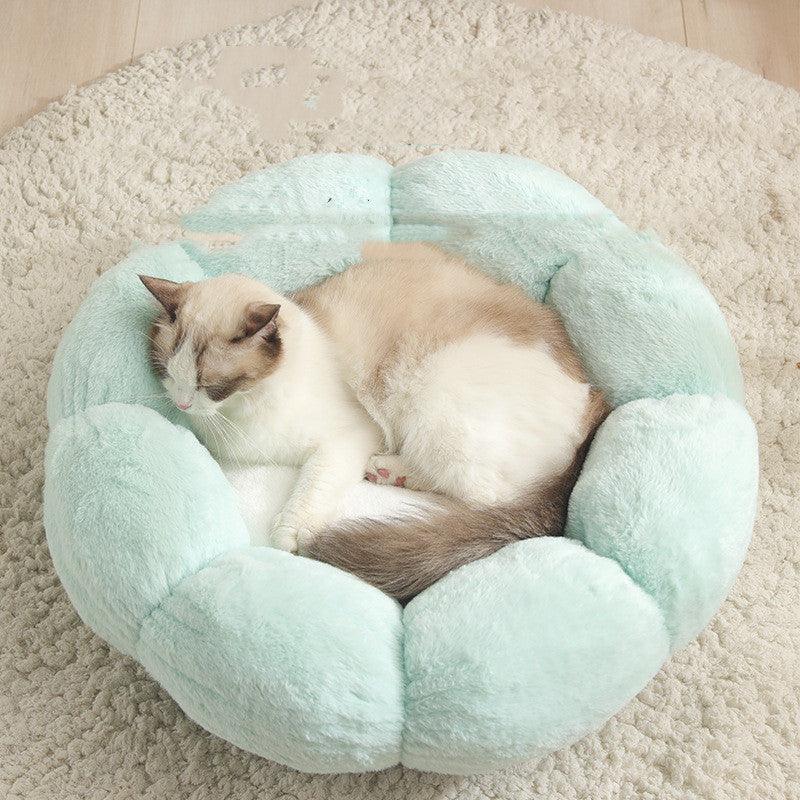 Floral Haven Pet Bed - Luxurious Flower-Shaped Bed For Dogs.