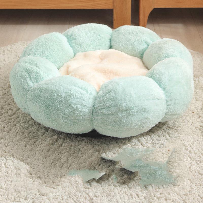 Floral Haven Pet Bed - Luxurious Flower-Shaped Bed For Dogs.