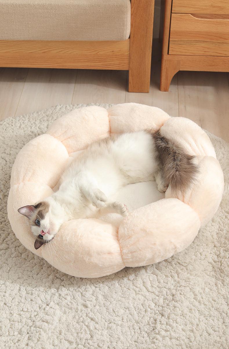 Floral Haven Pet Bed - Luxurious Flower-Shaped Bed For Dogs.