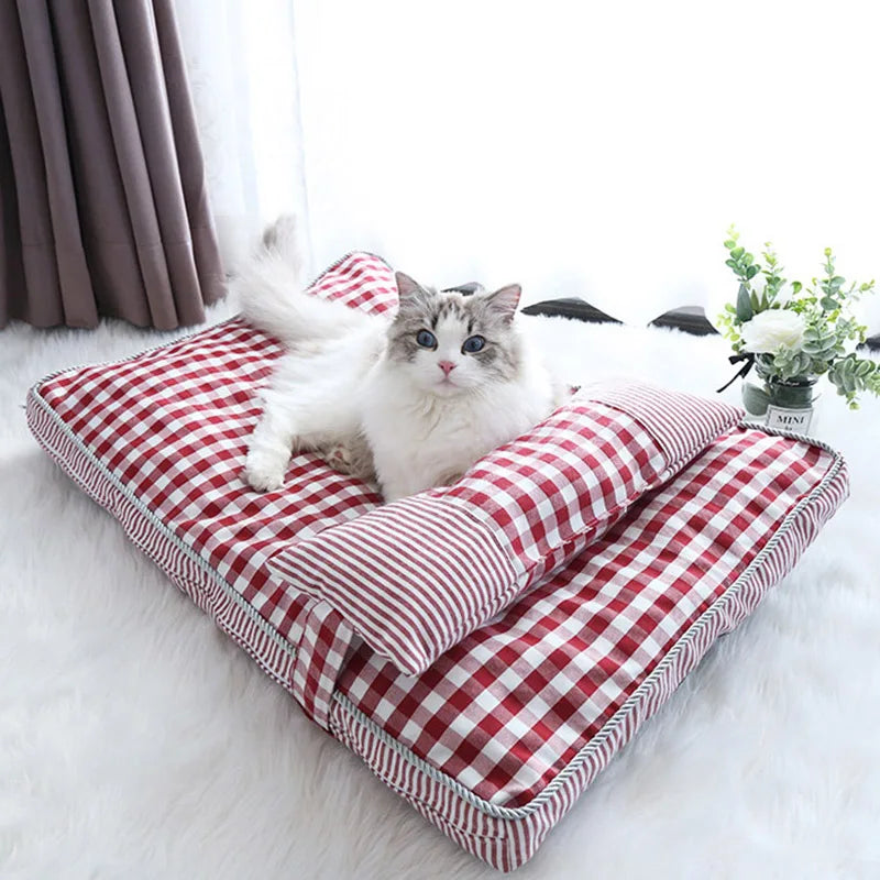 Dog/Cat Bed Soft Lounger Pet Bed.