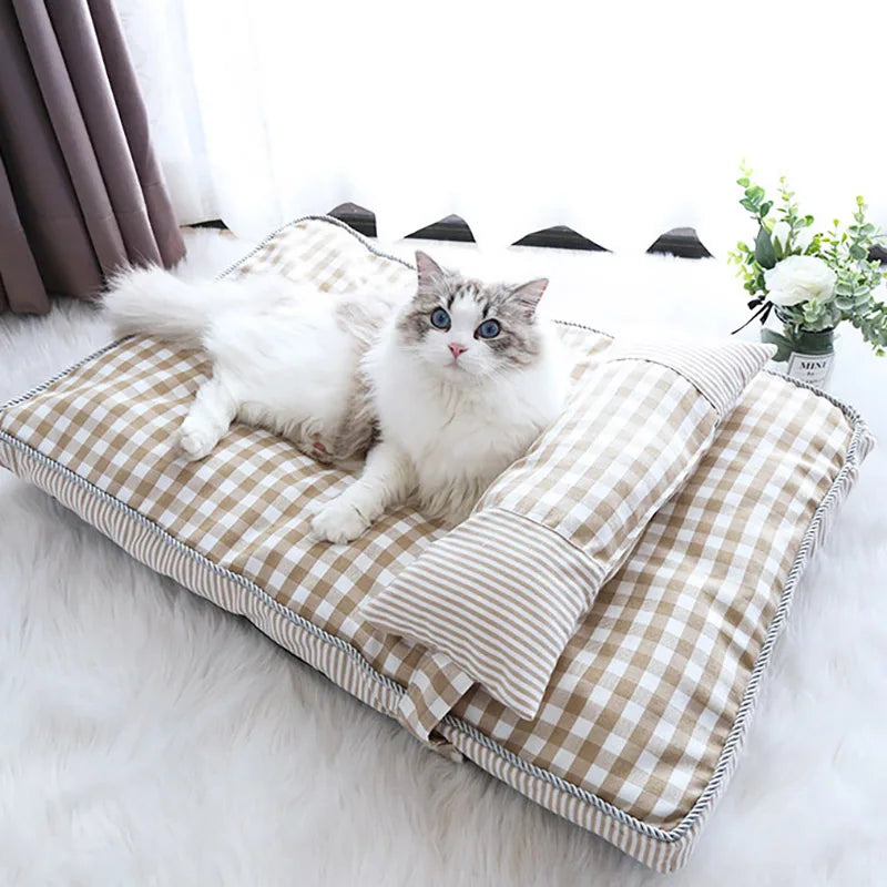 Dog/Cat Bed Soft Lounger Pet Bed.