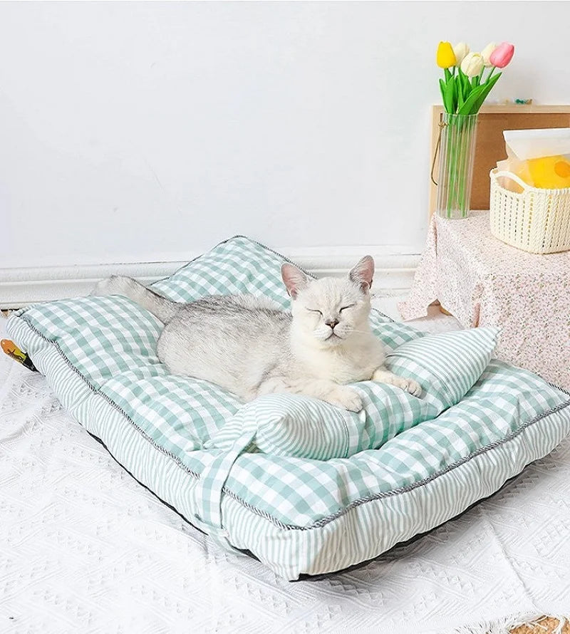 Dog/Cat Bed Soft Lounger Pet Bed.
