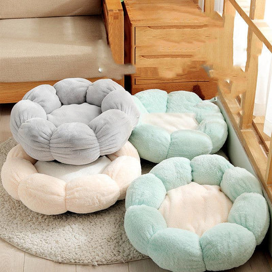 Floral Haven Pet Bed - Luxurious Flower-Shaped Bed For Dogs.