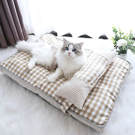 Dog/Cat Bed Soft Lounger Pet Bed.