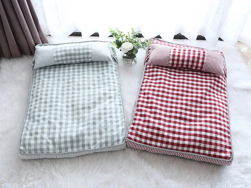 Dog/Cat Bed Soft Lounger Pet Bed.