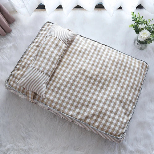 Dog/Cat Bed Soft Lounger Pet Bed.