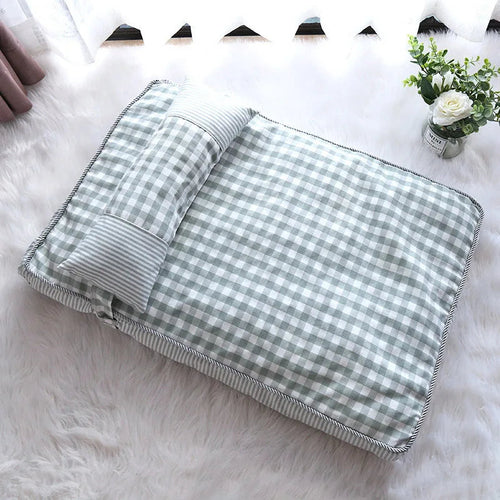 Dog/Cat Bed Soft Lounger Pet Bed.